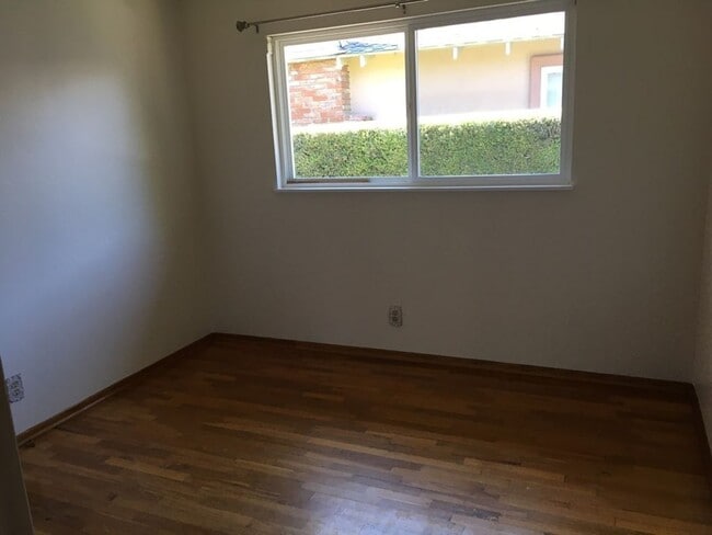 Building Photo - 62 Young Dr