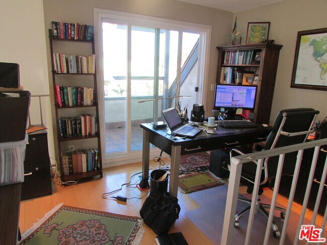 Building Photo - 1127 12th St