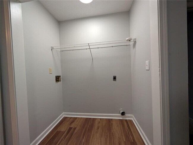Building Photo - 3004 Dogwood Ln