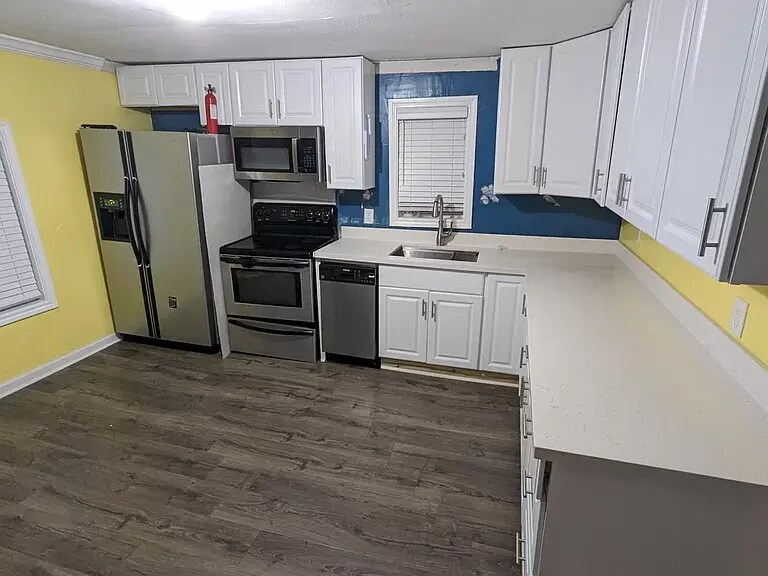 Building Photo - 203 Johnson St