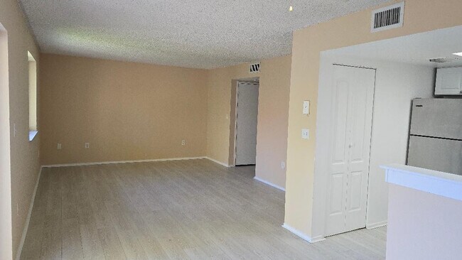 Building Photo - 3242 Coral Lake Ln