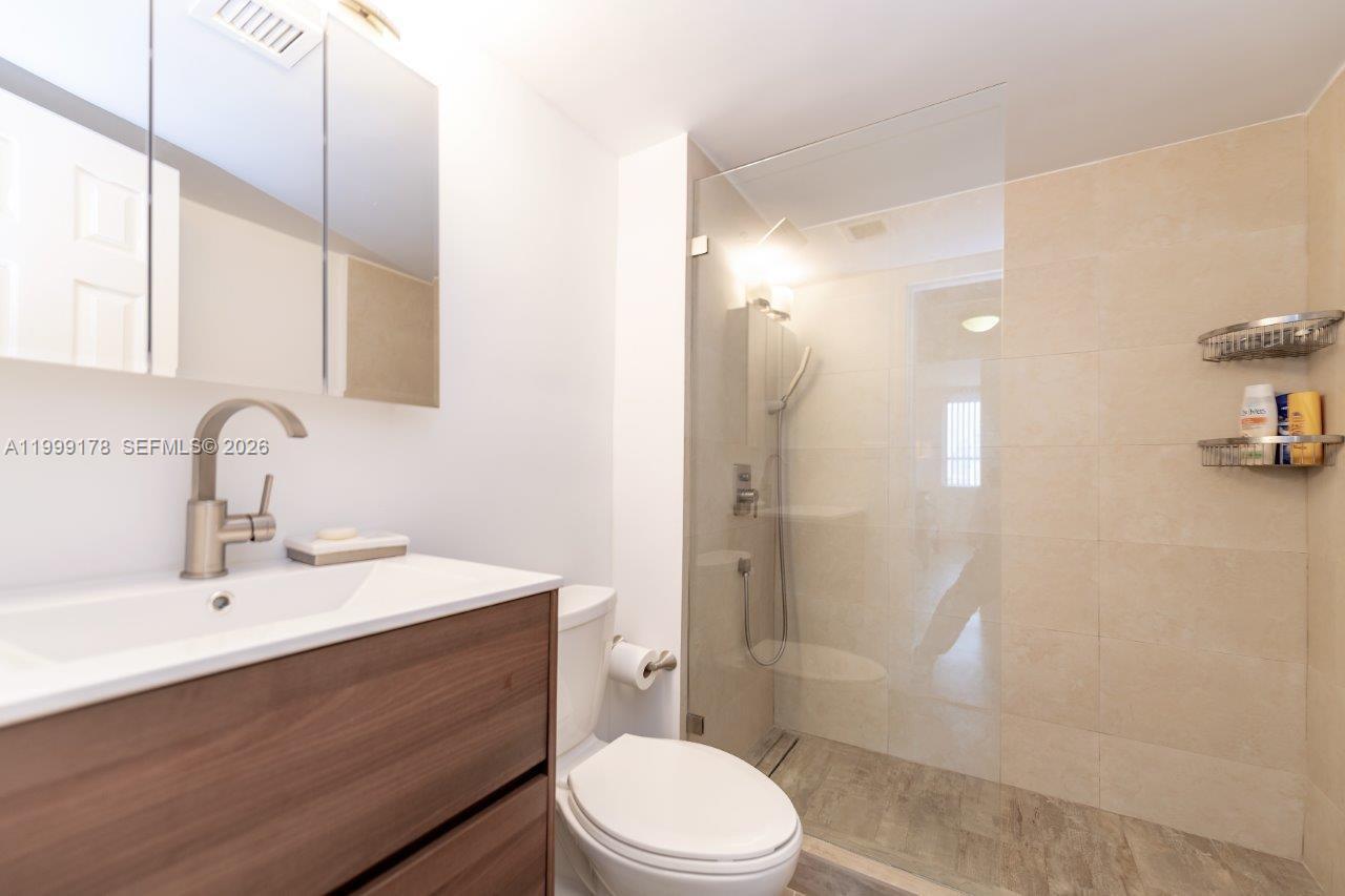 Building Photo - 1500 Bay Dr