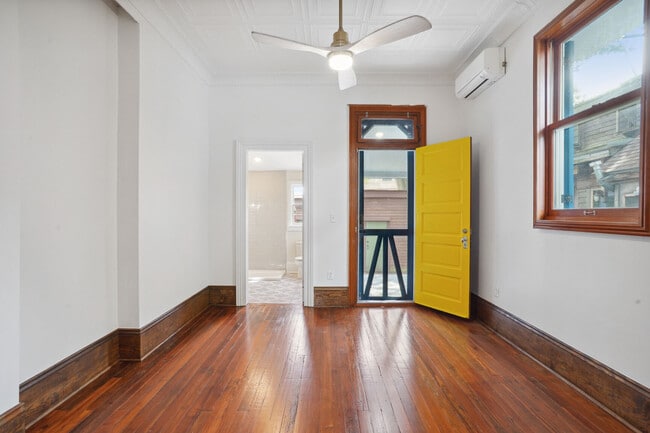 Building Photo - 507-09 Short St