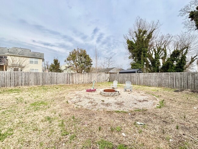 Building Photo - Gorgeous Open Concept 4 Bedroom Home in Portsmouth!