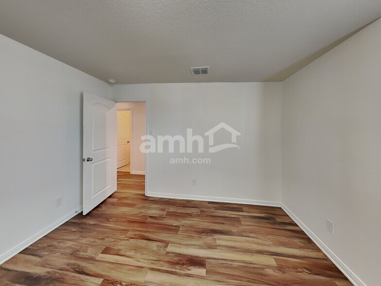 Building Photo - 12250 Commander Dr