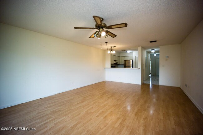 Building Photo - 1307 River Hills Cir E