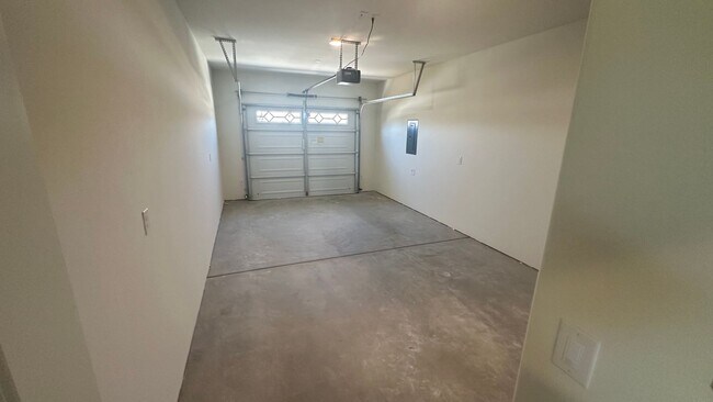 Building Photo - Coyote Run Duplexes 9004