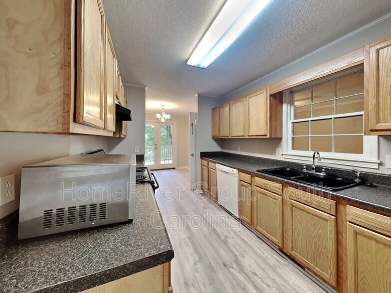Building Photo - 2380 Spring Valley Dr