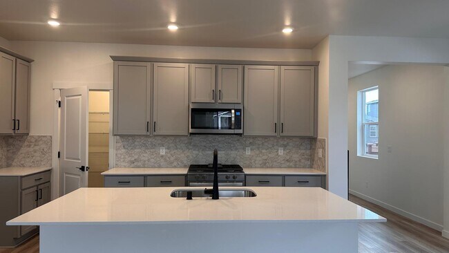 Building Photo - 4993 88th Dr NE