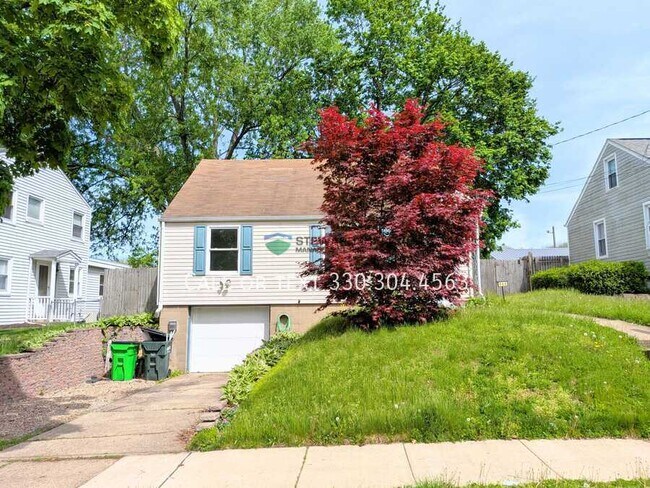 Building Photo - 940 17th St NE