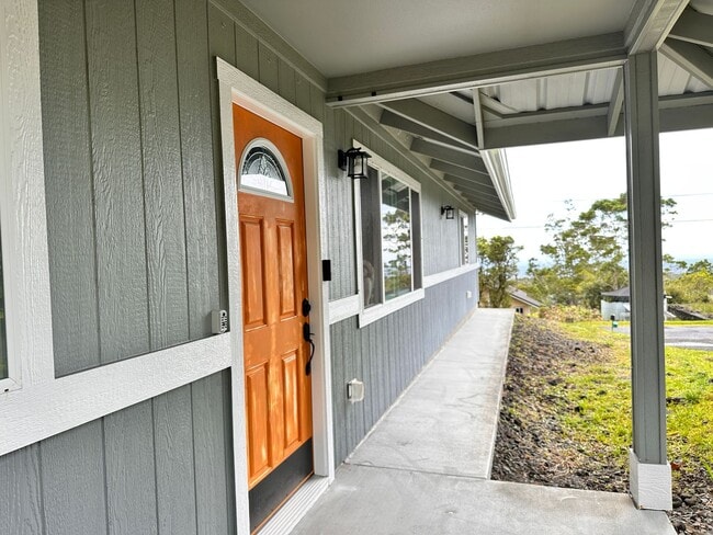 Building Photo - Fully Furnished Home