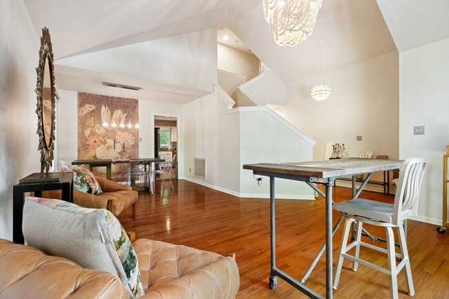 Building Photo - Single Family Home: Durham/Chapel Hill Line