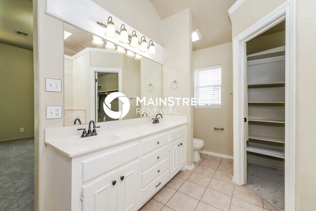 Building Photo - 3 Bedroom Pet-Friendly Home in Edmond, OK with Main Street Renewal