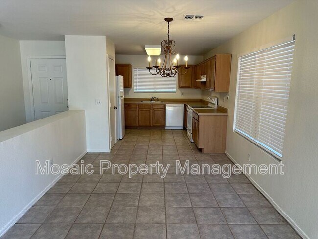 Building Photo - 1543 S Danielson Way