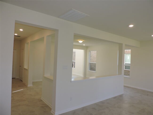 Building Photo - 1122 Epworth Ct.