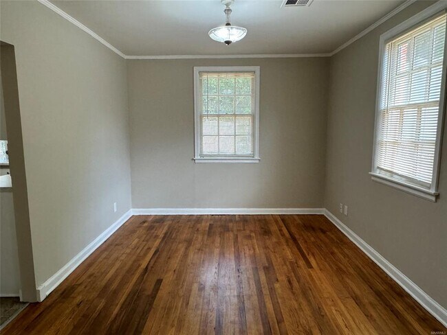 Building Photo - 19 Bradley Dr