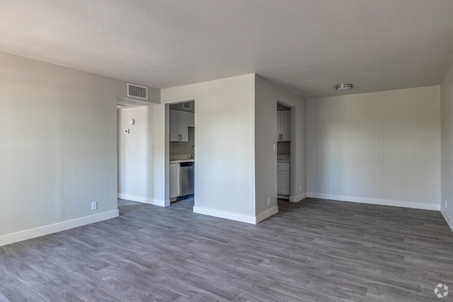2BR, 1BA - 864SF - Living Room - Peoria Grand Apartments