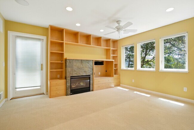 Building Photo - Gorgeous 4 bedroom home in Greenbrae with ...