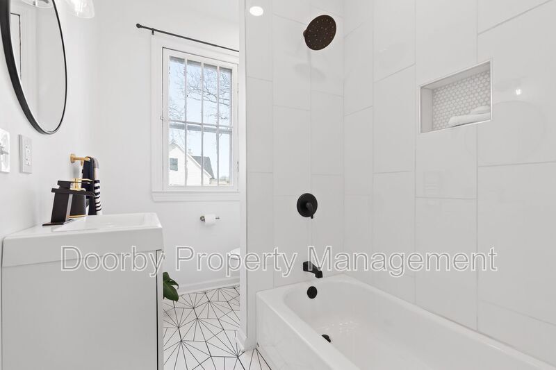 Building Photo - 913 S Highland Park Ave