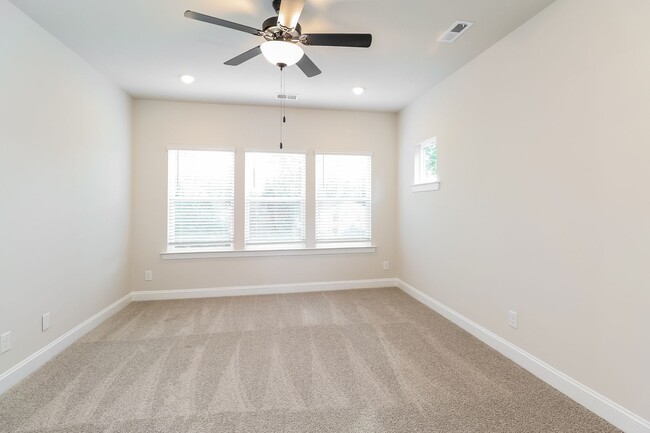 Building Photo - Beautiful 3BR 2.5BA Townhome w/ Full Appliance Kitchen • Garage Parking in Westerly Hills