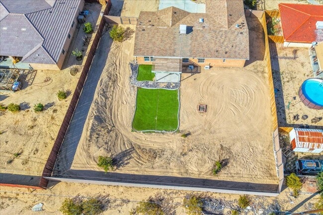 Building Photo - 29 Palms home in great neighborhood!