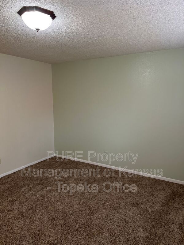 Building Photo - 3032 SW Lydia Ave