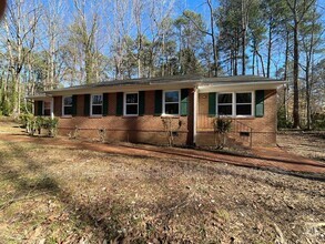 Building Photo - 811 Longleaf Dr