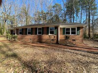 Building Photo - 813 Longleaf Dr