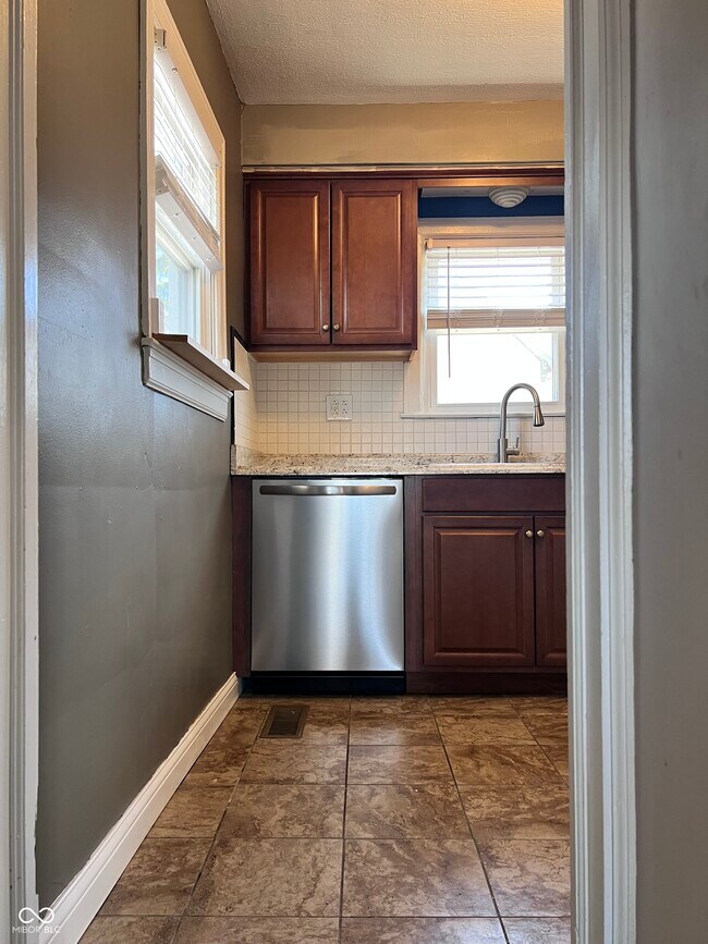 Building Photo - 1524 E 46th St