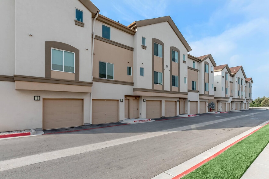 Building Photo - Room in Townhome on W Whitestone Blvd