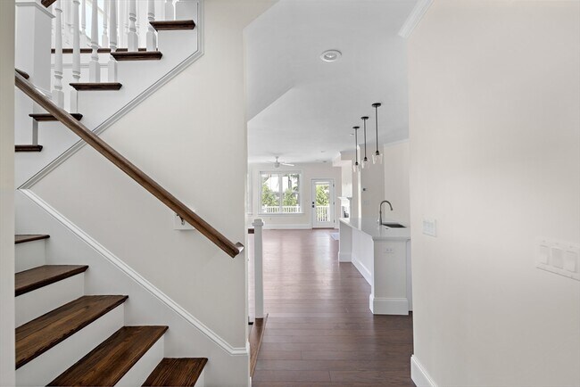 Building Photo - 19 Lily Pond Ln