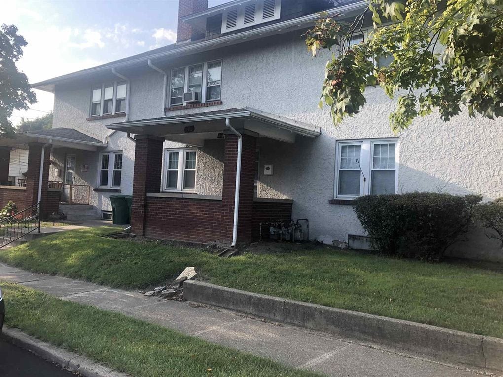 Large 2-bedroom, full basement with washer/dryer hookup. - 1128 Lincoln Ave