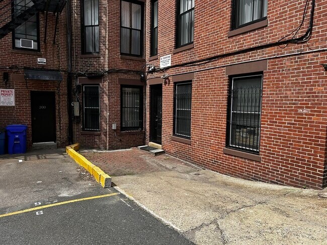 Building Photo - 298 Marlborough St