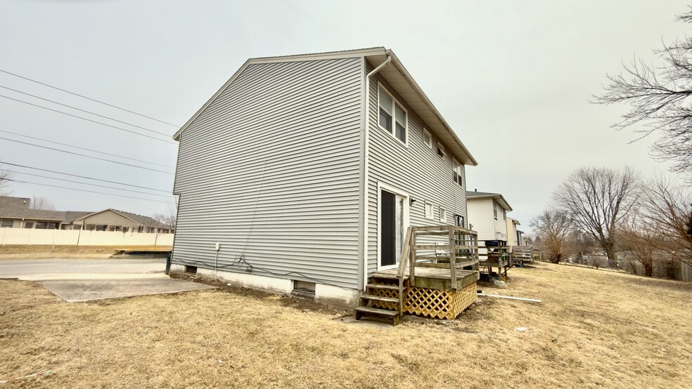 Building Photo - 5438 N Division St