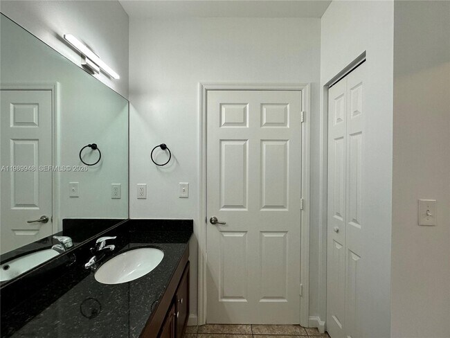 Building Photo - 1027 NE 10th Ave