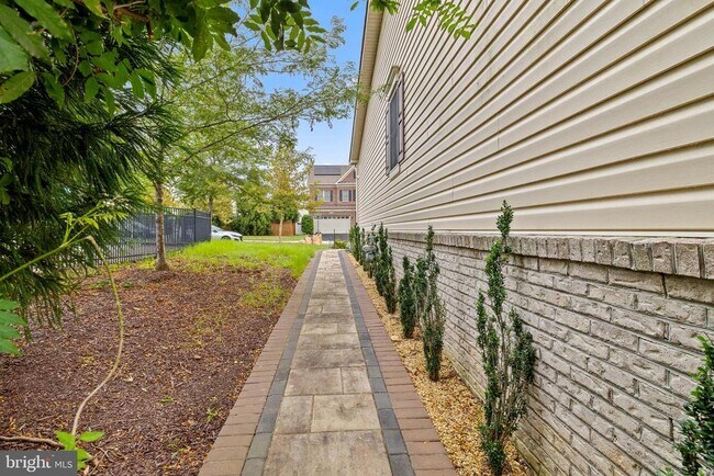 Building Photo - 1116 Autumn Brook Ave