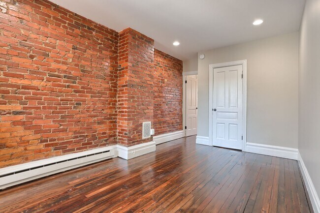 Building Photo - 1818 Green St