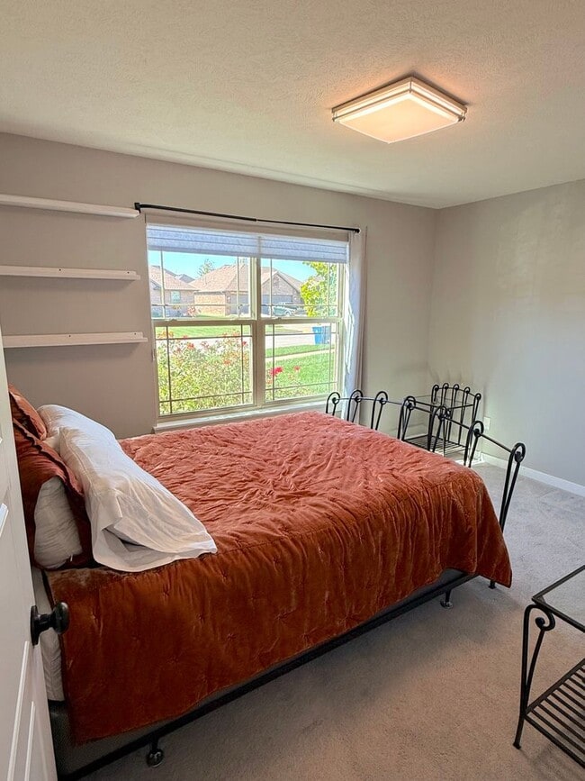 Building Photo - Fully Furnished 3 Bed / 2 Bath Home in Nixa