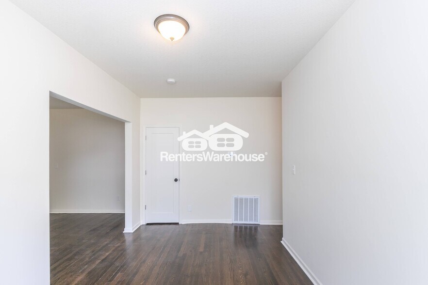 Building Photo - 2305 E 37th St