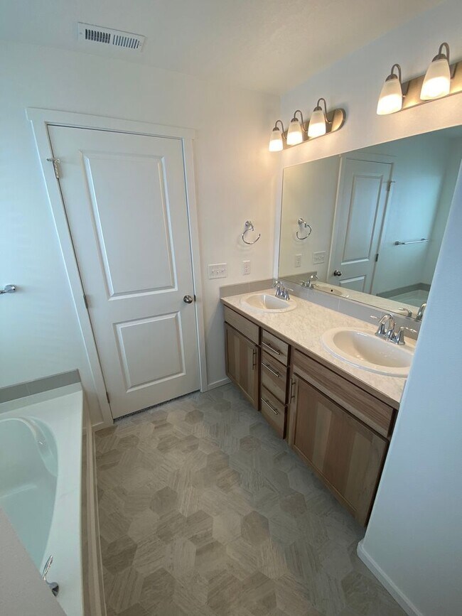Building Photo - Newly Built 3 Bed, 2 Bath in Spokane Valley!