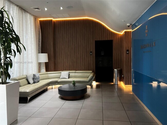 Building Photo - 2600 E Hallandale Beach Blvd