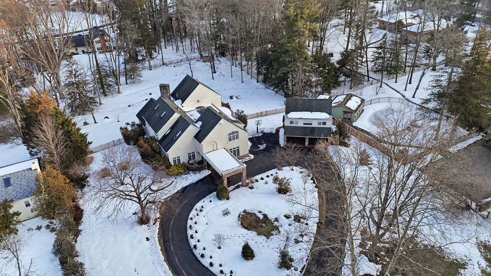 Building Photo - 244 Mathers Rd