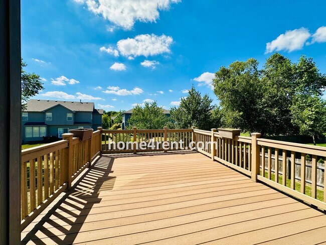 Building Photo - Gorgeous Olathe, 5 BR Home w/ Wood floors,...