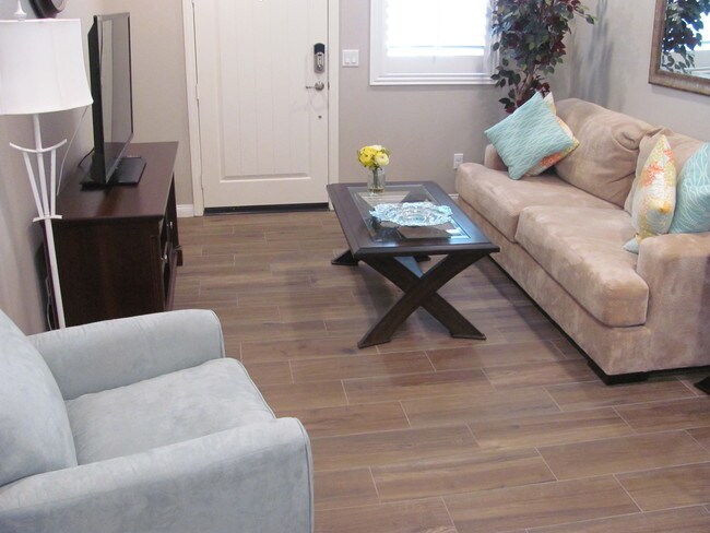 Building Photo - 3043 Hopkins St