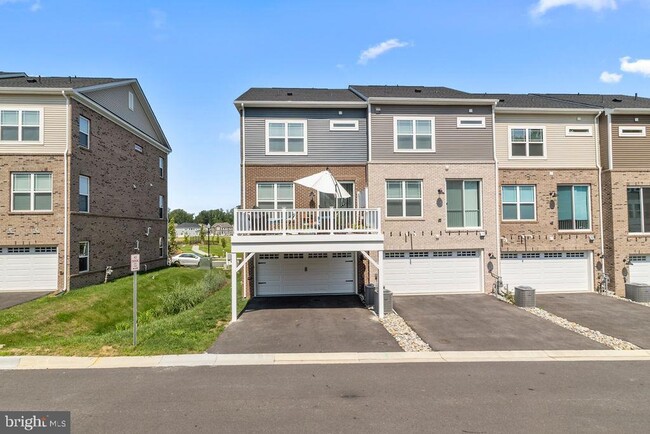 Building Photo - 6882 Barrowfield Pl