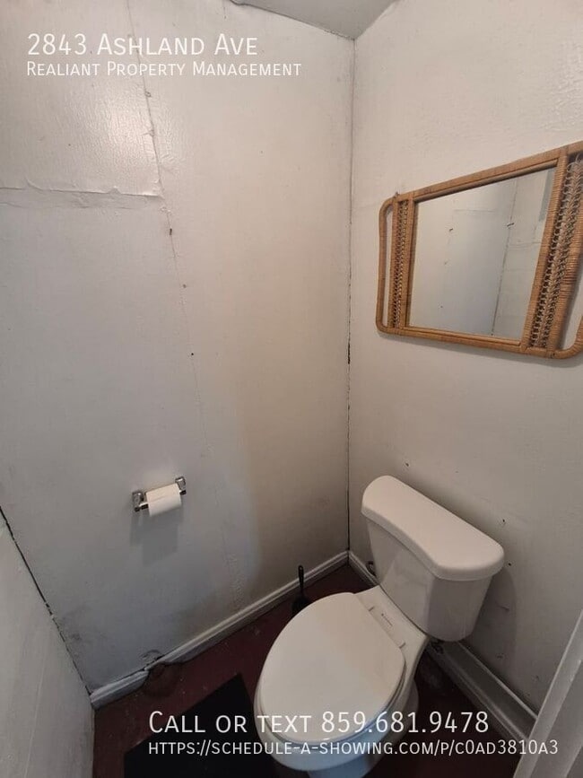 Building Photo - 2843 Ashland Ave