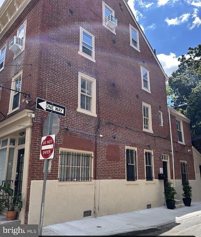 Building Photo - 1220 Pine St