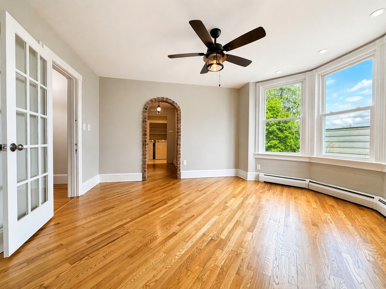 Building Photo - 909 Jackson St