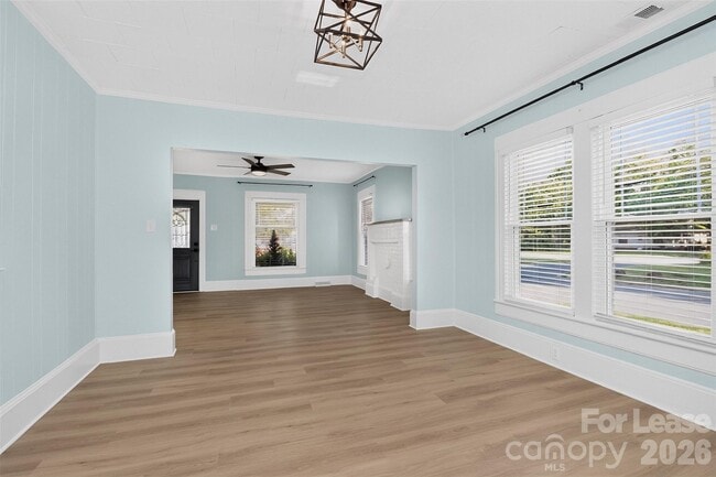 Building Photo - 204 E McNeely Ave