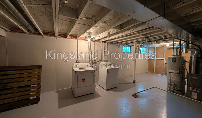 Building Photo - 272 Elmdale Dr